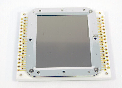 用于均匀密集通量的电子发生器阵列