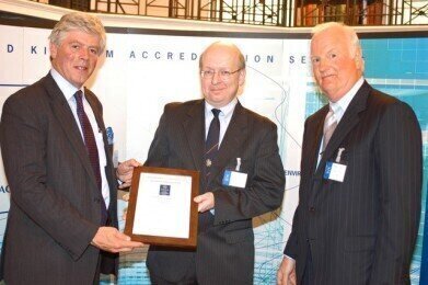 为什么持有校准证书的参考资料不一定是认证参考资料