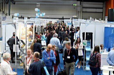 在11月注册是开放实验室创新