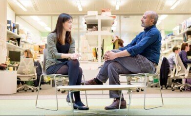 癌症研究展览，展示挑战和经验